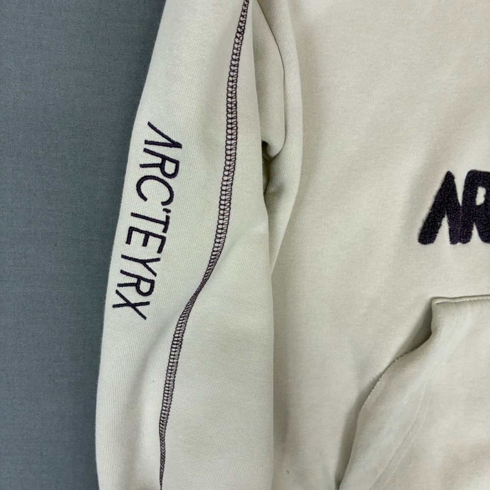 Arc'teryx Off White Pullover Hoodie Purple Spell Out Logo Size Medium - Picture 9 of 10
